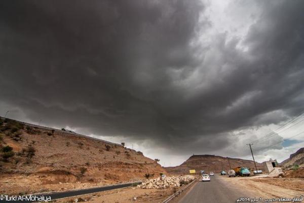 شاهد بالصور جميلة: مياه الأمطار على العاصمة صنعاء في السائلة والشوارع