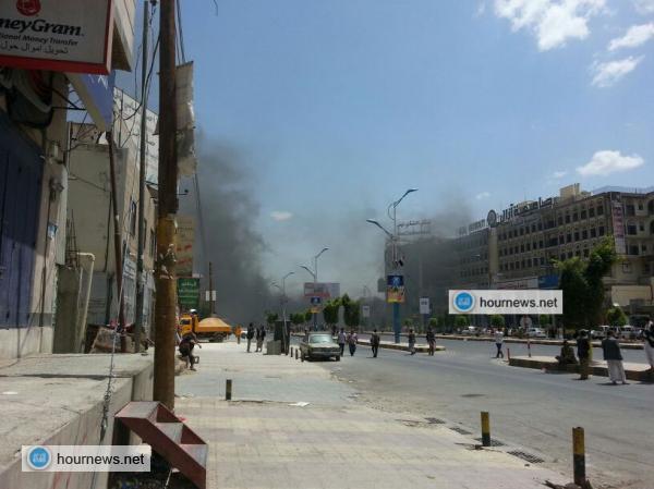 تفاصيل يوم ساخن تشهده العاصمة صنعاء وصور حصرية لاحتجاجات وقطع شارع الستين بالقرب من منزل الرئيس هادي، والمواطنون يحتشدون (محدث)