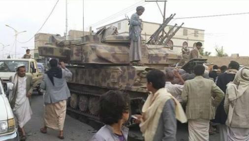 شاهد بالصور: بعض من الدبابات التي استولى عليها الحوثي من اللواء 310
