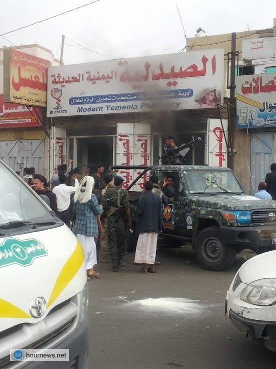 إخماد حريق بصيدلية  في شارع الرباط بصنعاء (صور)