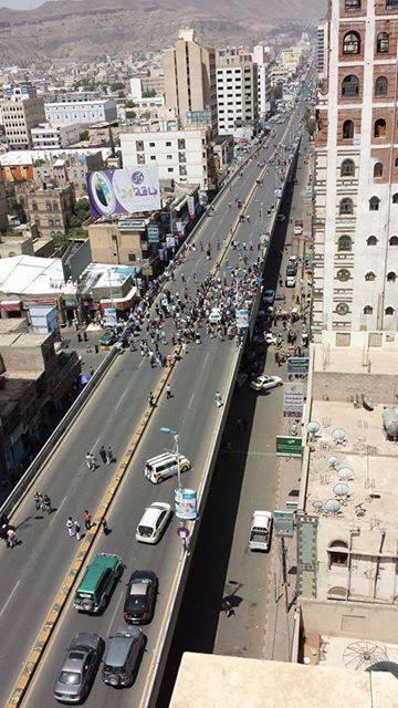 في تصعيد للحوثيين اليوم: توتر ومشادات بين قوات الامن والحوثيين، وقطع العديد من شوارع العاصمة (صور)