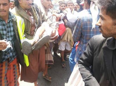 عـاجـل: الحوثييون ينصبون خيام اعتصام أمام مبنى رئاسة الوزراء وإذاعة صنعاء (صور)