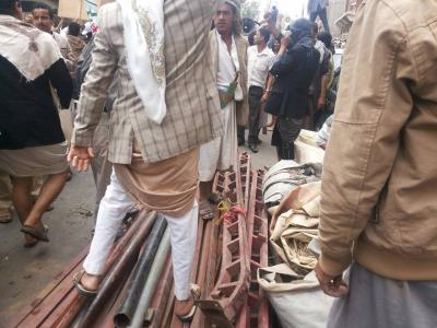 عـاجـل: مصادر تكشف عدد القتلى والجرحى في محاولة تفريق مسيرة الحوثيين بجوار رئاسة الوزراء ونصب أولى خيامهم (صور)