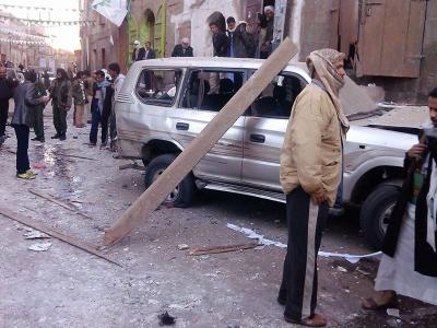 الرواية الرسمية للتفجيرات العنيفة التي هزت صنعاء صباح اليوم، ورواية شهود عيان (صور للتفجيرات)