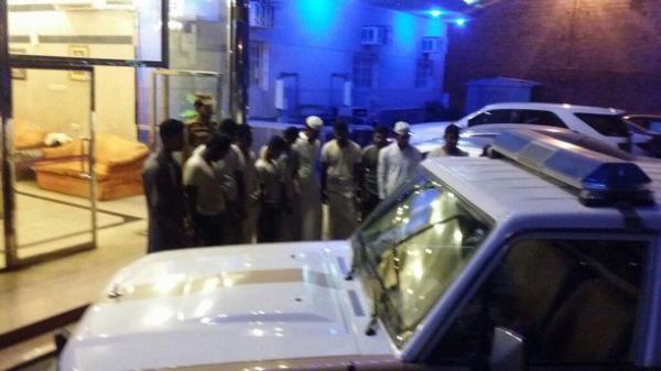بالصور.. 50 يمنياً في قبضة الشرطة السعودية بينهم نساء وأطفال
