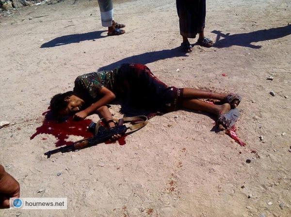 صور خاصة للجندي الذي قتل في معركة سيطرة الحوثيين على معسكر القوات الخاصة