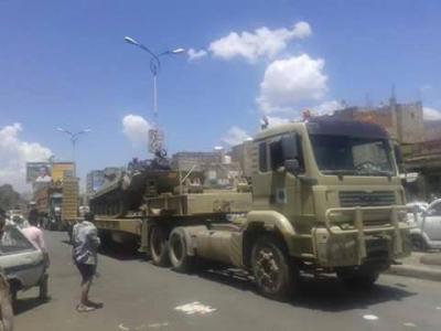 شاهد بالصور الرتل العسكري كبير تابع للجيش اليمني يتجه إلى تعز