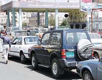 أزمة الوقود والغاز تعيد الاعتبار للدراجات الهوائية والحطب في اليمن