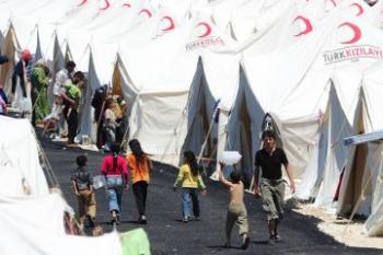 تركيا قلقة إزاء تدفق اللاجئين السوريين عليها