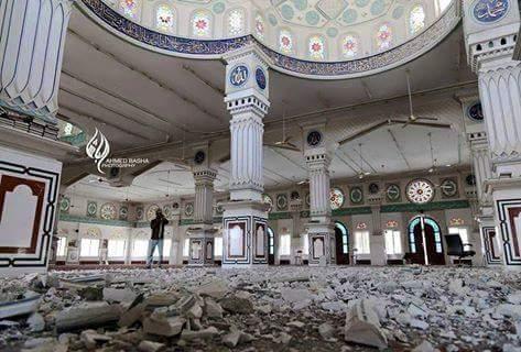 بالصور: الحوثييون يقصفون مسجد السعيد اكبر مساجد مدينة تعز