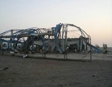 طائرات التحالف تقصف محطة ثانية لشركة النفط اليمنية بالمخاء (صور)