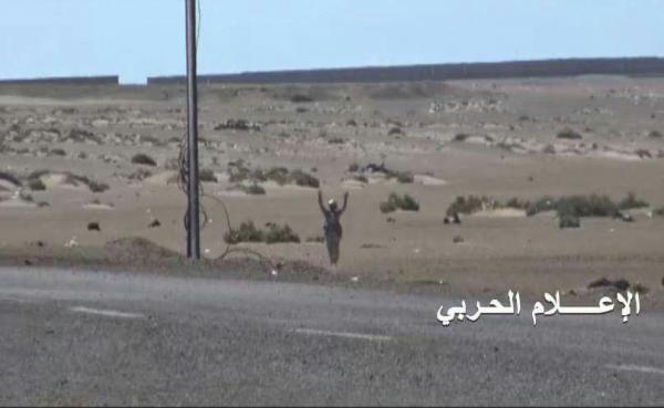 بالصور والفيديو: الحوثيين يتقدمون في ذوباب ويفجرون عدد من الآليات وأسر عدد من افراد المقاومة