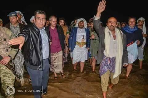 محمد علي الحوثي يظهر من وسط سيول صنعاء بعد منتصف الليل لأول مرة منذ انشاء مجلس سياسي لحكم اليمن (صورة)