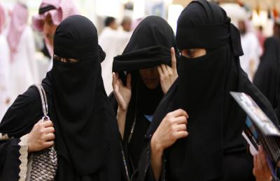 الشباب السعودي يهتم بنفسه أكثر من النساء السعوديات.. وينفق على نفسه اضعافهن - احصائية