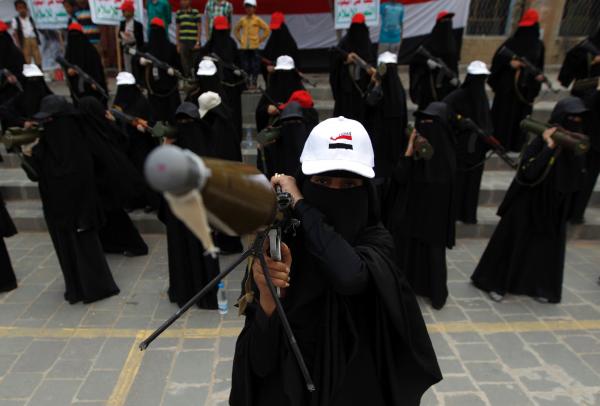 الحوثييون يدربون نساء مقاتلات بصنعاء "حوثييات" (صور نساء كوناندوز)