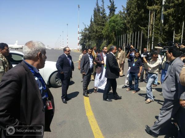 عاجل.. بالصور: وفد الحوثيين وصالح يصل إلى العاصمة صنعاء قبل قليل