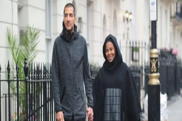 صور: جانيت جاكسون تظهر بالحجاب للمرَّة الأولى مع زوجها المسلم في قطر