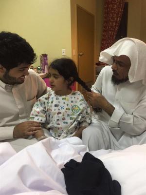 أول صور لابنة الشيخ سلمان العودة في المستشفى