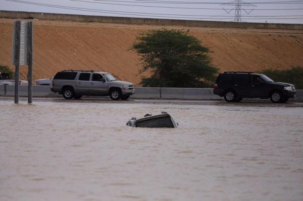 شاهد.. كيف اغرقت الامطار مدينة كاملة في السعودية (صور)