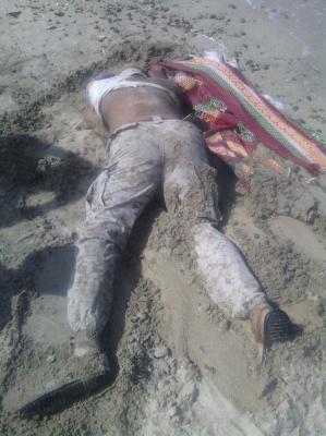 العثور على جثة جندي اماراتي بسواحل الخوخة.. ومصادر تكشف الطريقة التي قتل بها! (صور)