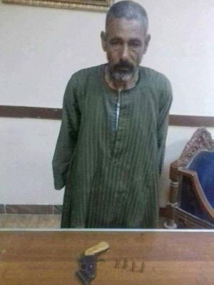 القبض على المصري "قاتل ابنه".. والكشف عن دافع الجريمة البشعة (صور)