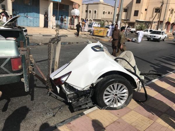 سعودي ينجو من الموت بأعجوبة بعد انشطار سيارته لنصفين - سبحان الله - (صور)