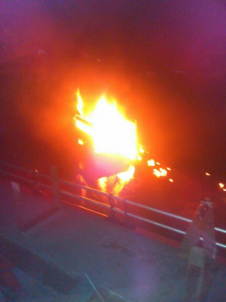 حريق هائل بميناء الحديدة.. وهذا ما اسفرت عنه الحريق!