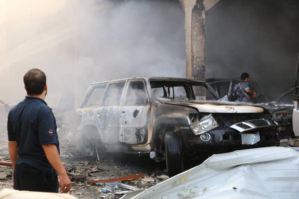 اخبار الساعة ينشر عدد من الصور لمجزرة عزاء بيت الرويشان بالصالة الكبرى بصنعاء بقصف طيران التحالف