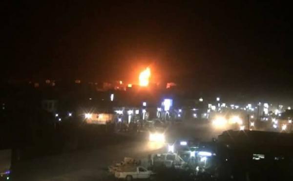 حريق هائل يلتهم منزلا يحوي كمية من المشتقات النفطية في الحزم عاصمة الجوف (صورة)