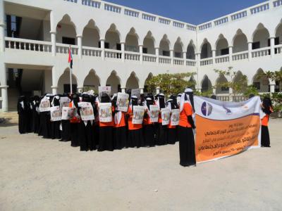 إتحاد نساء اليمن بالمكلا يواصل نزوله الميداني للمدارس ويعلن يوم غد ختام الحملة