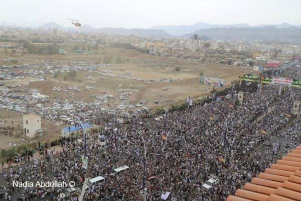 رفعوا علم اليمن عاليا .. حشود مليونية رفضا لارهاب جماعة الحوثي ودعما للاصطفاف الوطني ( صور ) 