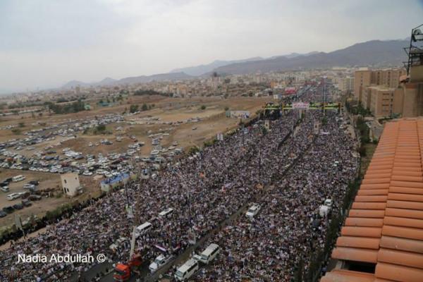 رفعوا علم اليمن عاليا .. حشود مليونية رفضا لارهاب جماعة الحوثي ودعما للاصطفاف الوطني ( صور ) 