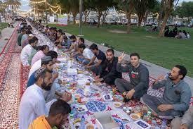 بلدية الخرج تقيم أطول مائدة إفطار رمضانية