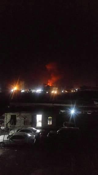 اليمن : شاهد بالفيديو قصف كلية الطيران بصنعاء من قبل طائرات التحالف مساء الليلة