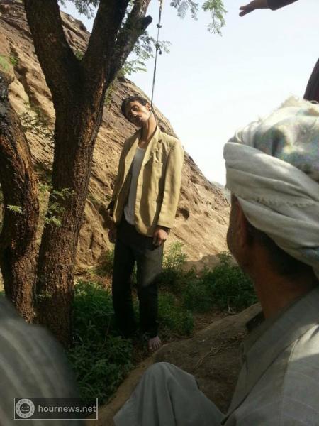 اليمن : العثور على شاب عشريني مشنوق على شجره في حلوان الرجم التابعة لمحافظة المحويت (صور)