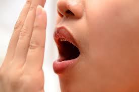 طرق فعالة للتخلص من رائحة الفم في رمضان